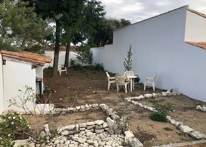 Nice 120M With Garden Near The Sea
